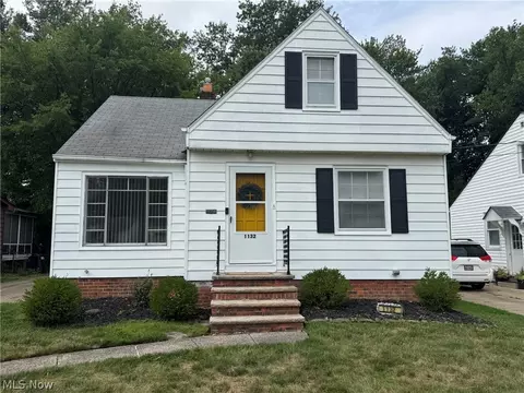 1132 Gordon Rd, Lyndhurst, OH 44124