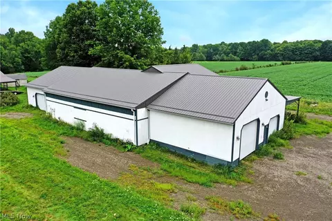 4000 Custer Orangeville Rd NE, Burghill, OH 44404