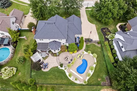 1220 Ashwood Rd, Akron, OH 44312