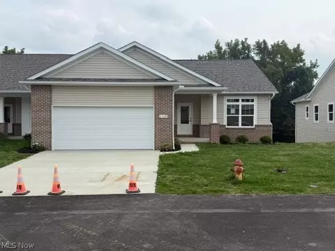 1119 Queen Anne Dr NW, Massillon, OH 44647