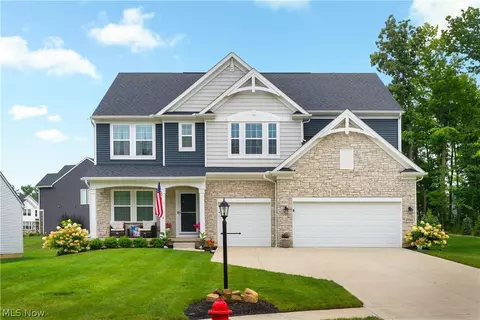 2761 Weeping Pine Dr, Medina, OH 44256