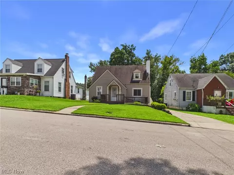 1814 Worthington St, Parkersburg, WV 26101