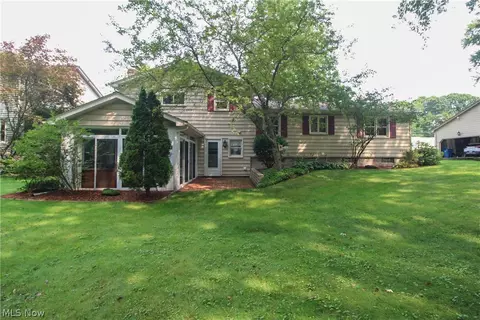 Exterior - 452 Rockland Dr, Boardman, OH 44512 photo 5 of 8
