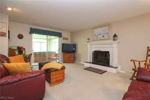 Living - 452 Rockland Dr, Boardman, OH 44512 photo 2 of 4