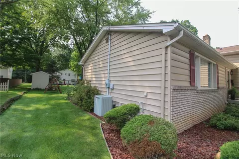 Exterior - 452 Rockland Dr, Boardman, OH 44512 photo 8 of 8