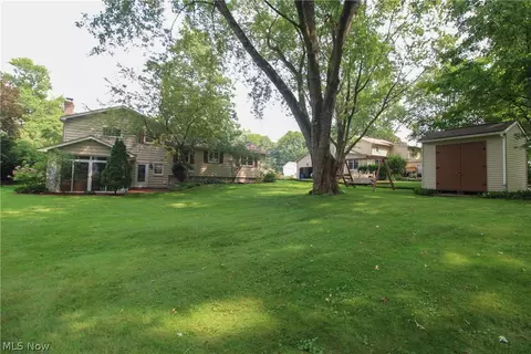 Exterior - 452 Rockland Dr, Boardman, OH 44512 photo 4 of 8