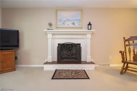 Living - 452 Rockland Dr, Boardman, OH 44512 photo 4 of 4
