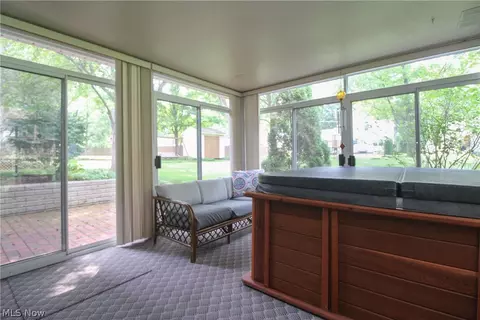 Exterior - 452 Rockland Dr, Boardman, OH 44512 photo 2 of 8