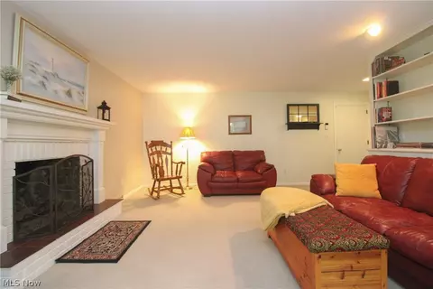 Living - 452 Rockland Dr, Boardman, OH 44512 photo 3 of 4