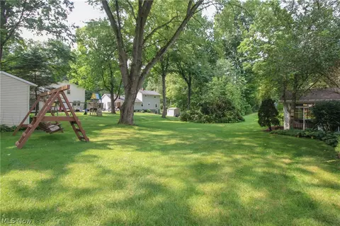 Exterior - 452 Rockland Dr, Boardman, OH 44512 photo 7 of 8