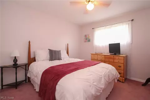 Bedroom - 452 Rockland Dr, Boardman, OH 44512 photo 6 of 7