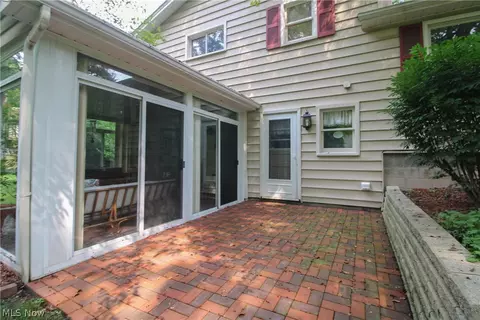 Exterior - 452 Rockland Dr, Boardman, OH 44512 photo 3 of 8