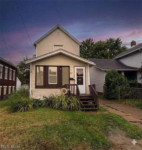 82 Brown St, Barberton, OH 44203