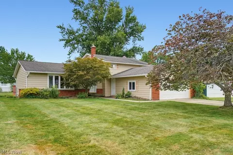 16331 Canterbury Dr, Strongsville, OH 44136
