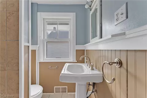 Bath - 486 7th St, Struthers, OH 44471 photo 1 of 1