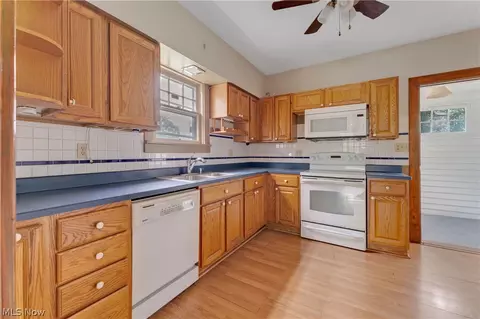 Kitchen - 486 7th St, Struthers, OH 44471 photo 1 of 2