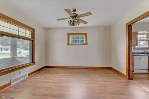 Living - 486 7th St, Struthers, OH 44471 photo 4 of 4