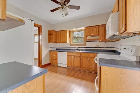 Entry Way - 486 7th St, Struthers, OH 44471 photo 1 of 2
