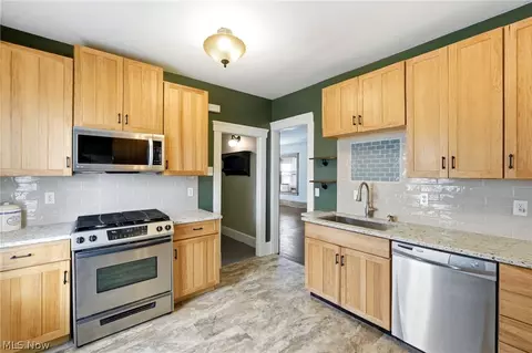 Kitchen - 425 West Ave, Elyria, OH 44035 photo 1 of 4