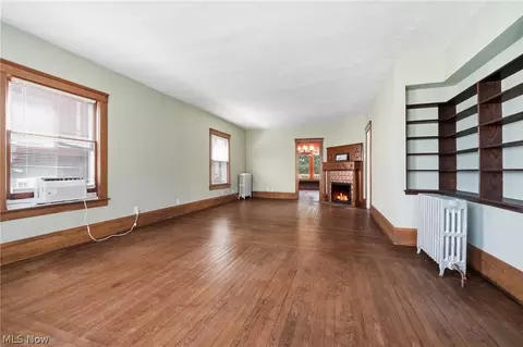 Living - 425 West Ave, Elyria, OH 44035 photo 1 of 2