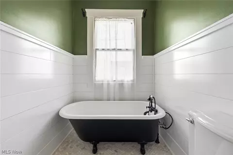 Bath - 425 West Ave, Elyria, OH 44035 photo 3 of 6