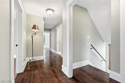 Entry Way - 425 West Ave, Elyria, OH 44035 photo 5 of 7