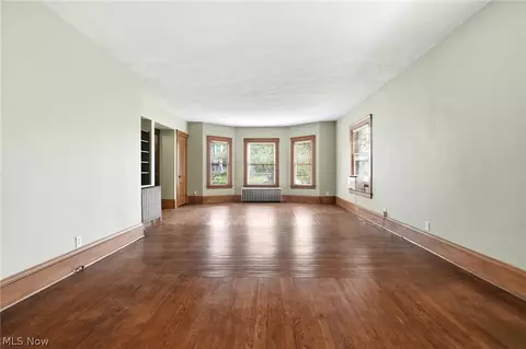 Living - 425 West Ave, Elyria, OH 44035 photo 2 of 2
