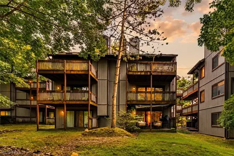 2163 Pinebrook Trl, Cuyahoga Falls, OH 44223