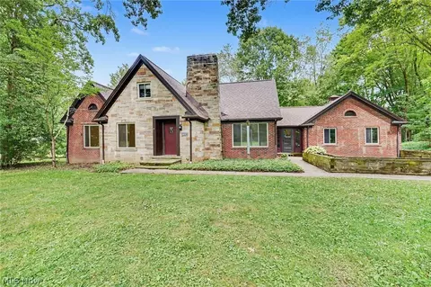2381 Chatham Rd, Akron, OH 44313