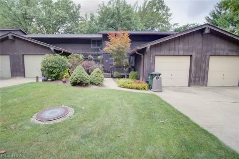 9420 Bassett Ln, North Royalton, OH 44133