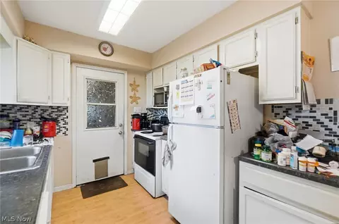 Kitchen - 1472 Feeman Ave, Lima, OH 45805 photo 2 of 4