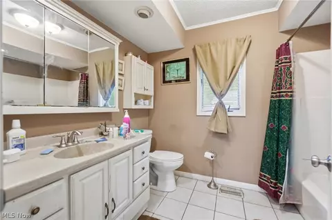 Bath - 1472 Feeman Ave, Lima, OH 45805 photo 1 of 4