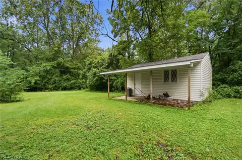 Exterior - 1472 Feeman Ave, Lima, OH 45805 photo 4 of 9