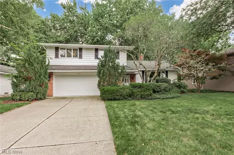 5512 Lansbury Ln, Lyndhurst, OH 44124