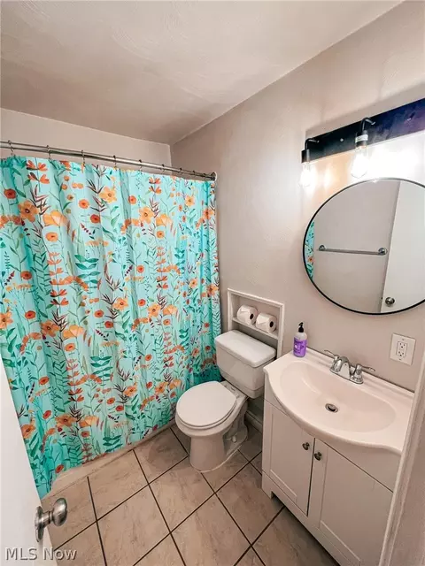 Bath - 7354 Oregon Trl, Boardman, OH 44512 photo 1 of 1