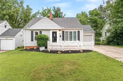 5239 Edenhurst Rd, Lyndhurst, OH 44124
