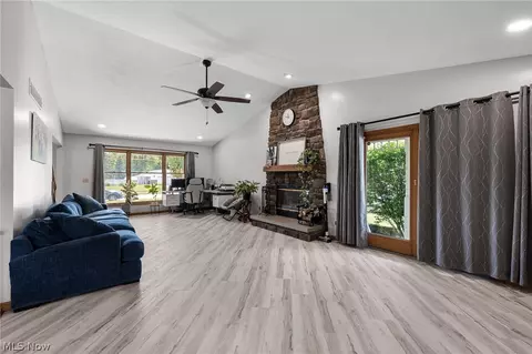 Living - 509 William, Lagrange, OH 44050 photo 2 of 4