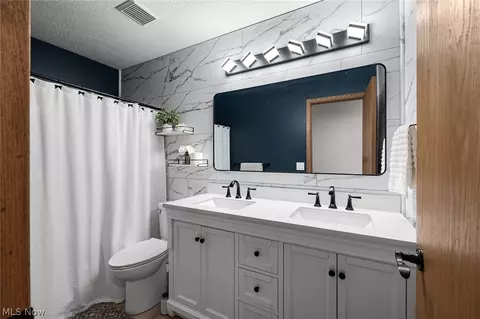 Bath - 509 William, Lagrange, OH 44050 photo 3 of 5