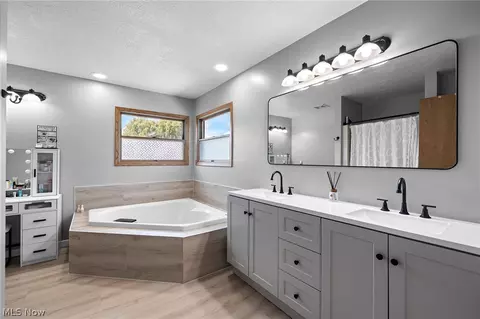 Bath - 509 William, Lagrange, OH 44050 photo 1 of 5
