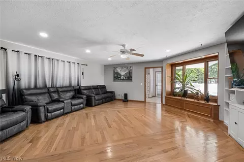 Living - 509 William, Lagrange, OH 44050 photo 3 of 4