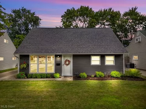 202 Fairpark Dr, Berea, OH 44017