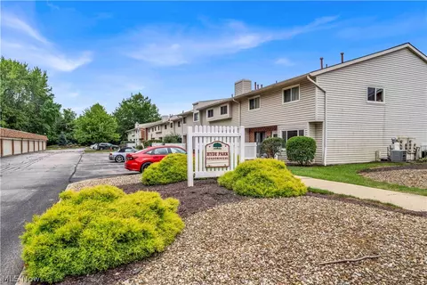 4300 Hyde Park Ct #7, North Olmsted, OH 44070
