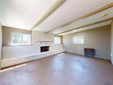Living - 1713 Empire Rd, Wickliffe, OH 44092 photo 5 of 6