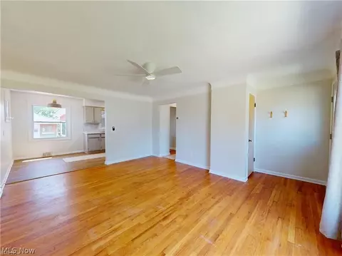 Living - 1713 Empire Rd, Wickliffe, OH 44092 photo 3 of 6