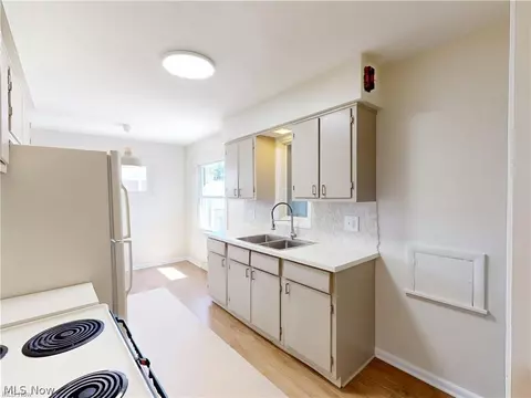 Kitchen - 1713 Empire Rd, Wickliffe, OH 44092 photo 2 of 3