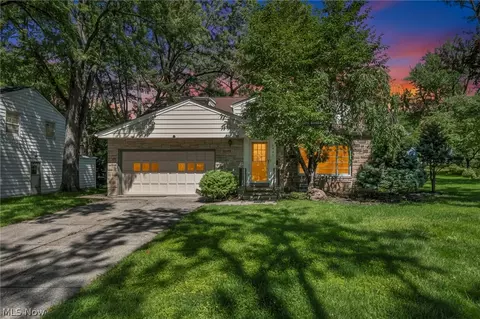 1531 Burlington Rd, Cleveland Heights, OH 44118