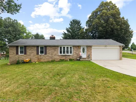 6641 Hillfield St NW, North Canton, OH 44720