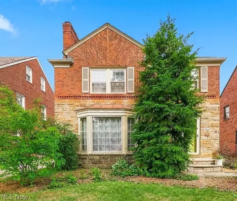 2579 Saybrook Rd, University Heights, OH 44118