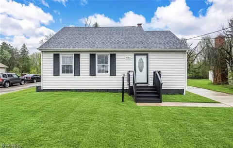 7623 Macedonia Rd, Oakwood, OH 44146