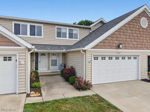 1203 Canyon View Rd, Northfield, OH 44067